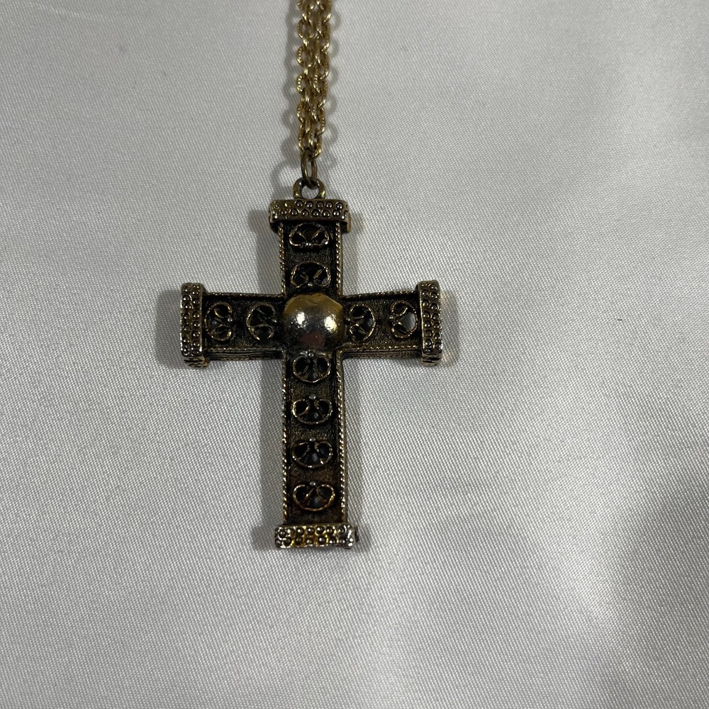 Unbranded Unisex Ornate Gold Tone Cross Pendant Necklace 24 in Whimsygoth Gothic